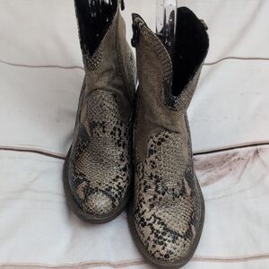 Blowfish Lolly Snake Print Heeled Ankle Boot size 8.5 Western Snake Vegan Canvas